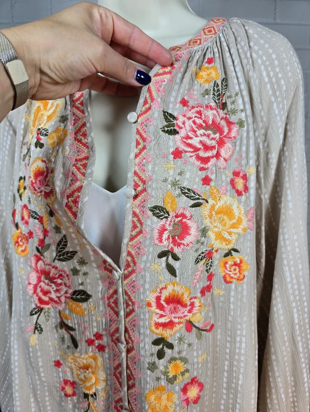 Savanna Jane Tan Embroidered Floral Peasant Top Size Large